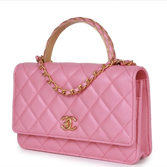 RARE* Barely worn Pink Chanel Bag with gold hardware and handle - Picture 3 of 10